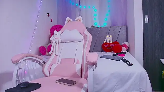 Snapshot of MeganRouss74 chatting on 02/18/26, 12:45 MeganRouss74 online show from 02/18/26, 12:45