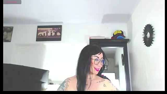 Snapshot of Vicky_hotmilf chatting on 10/07/25, 03:02 Vicky hotmilf online show from 10/07/25, 03:02