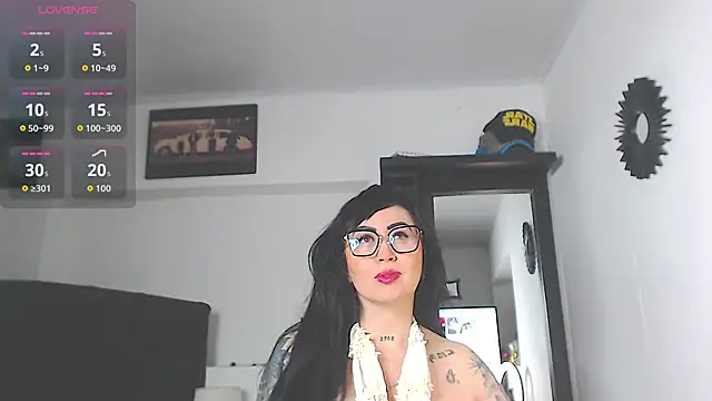 Snapshot of Vicky_hotmilf chatting on 04/22/26, 08:32 Vicky hotmilf online show from 04/22/26, 08:32