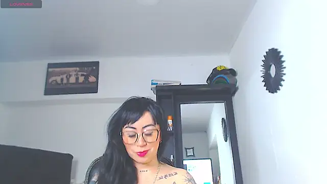 Snapshot of Vicky_hotmilf chatting on 07/08/26, 11:11 Vicky hotmilf online show from 07/08/26, 11:11