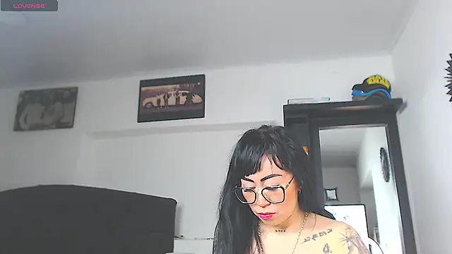 Snapshot of Vicky_hotmilf chatting on 05/01/26, 08:19 Vicky hotmilf online show from 05/01/26, 08:19