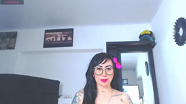 Snapshot of Vicky_hotmilf chatting on 06/25/26, 11:04 Vicky hotmilf online show from 06/25/26, 11:04