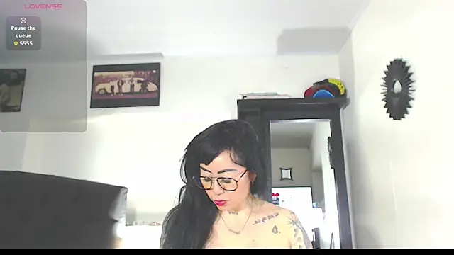 Vicky hotmilf online show from 10/28/25, 01:43