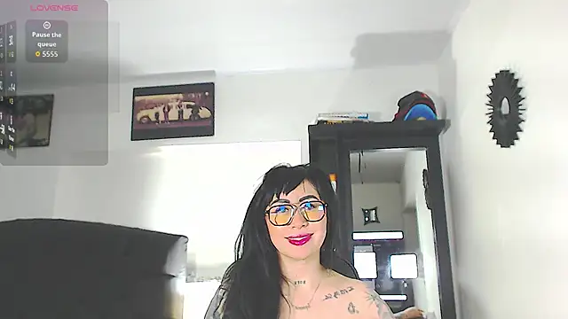 Vicky hotmilf online show from 11/17/25, 09:13