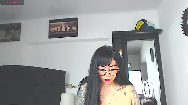 Vicky hotmilf online show from 03/25/26, 11:20