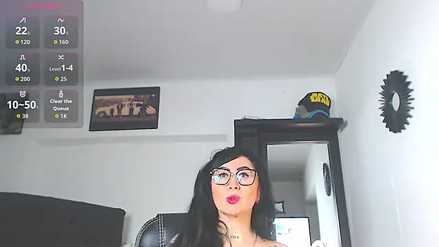 Snapshot of Vicky_hotmilf chatting on 04/21/26, 10:33 Vicky hotmilf online show from 04/21/26, 10:33