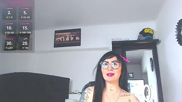Snapshot of Vicky_hotmilf chatting on 04/20/26, 11:13 Vicky hotmilf online show from 04/20/26, 11:13