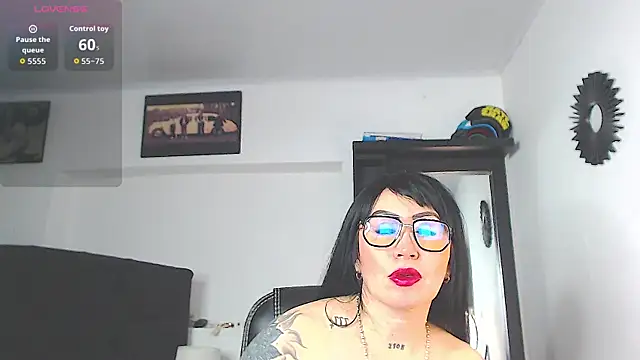 Vicky hotmilf online show from 03/03/26, 01:07