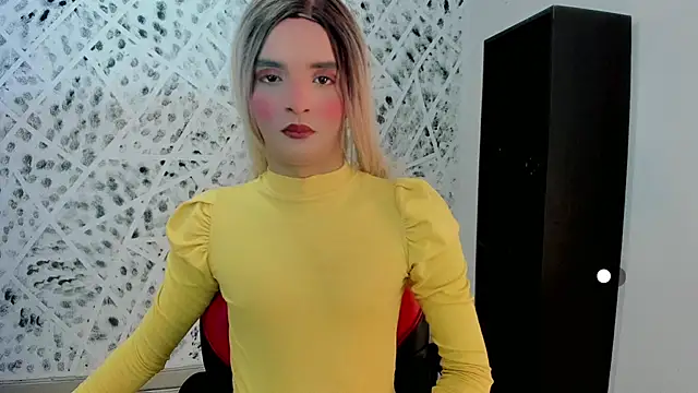 Snapshot of MIA_HOT23CM_S7S chatting on 10/31/25, 11:40 MIA HOT23CM S7S online show from 10/31/25, 11:40