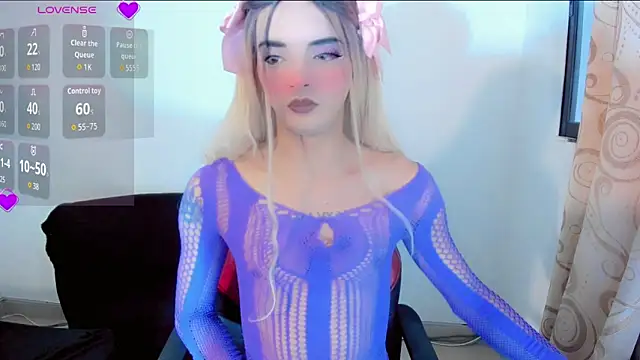 Snapshot of MIA_HOT23CM_S7S chatting on 10/25/25, 11:20 MIA HOT23CM S7S online show from 10/25/25, 11:20