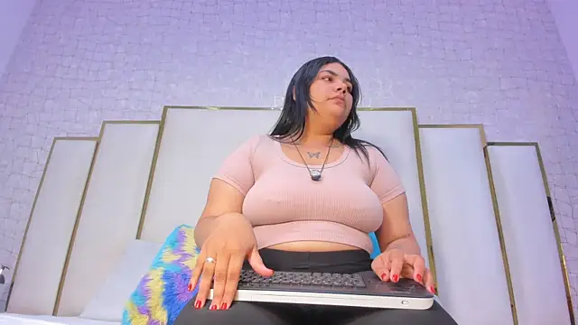 Mia and lexy online show from 12/23/25, 03:39