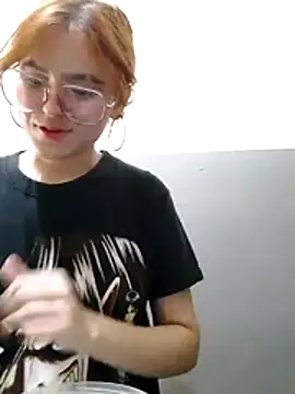 elizabeth05 online show from 10/18/25, 05:42