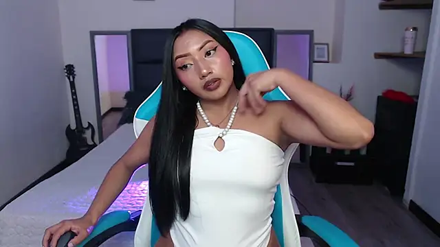 Isabella Diamon online show from 11/15/25, 01:53