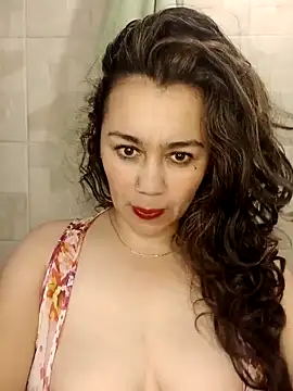 Snapshot of sexy-latina1 chatting on 09/21/25, 11:21 sexy-latina1 online show from 09/21/25, 11:21