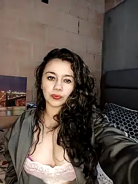 Snapshot of sexy-latina1 chatting on 10/14/25, 05:13 sexy-latina1 online show from 10/14/25, 05:13