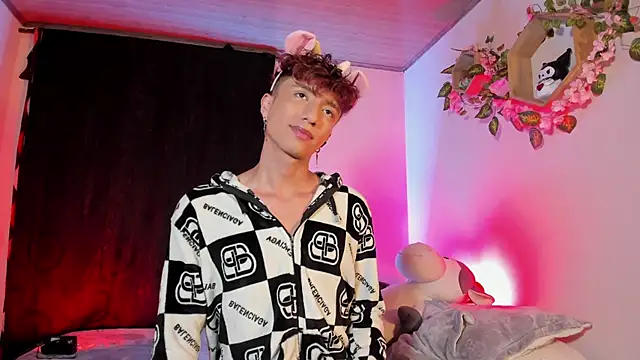 mhatias  online show from 03/11/26, 04:39