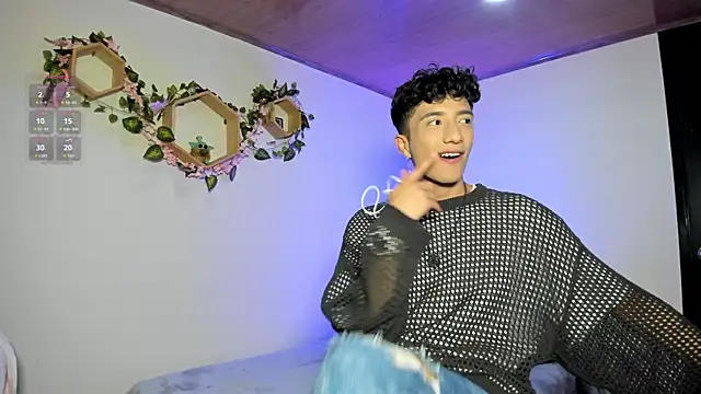 mhatias  online show from 12/23/25, 03:50