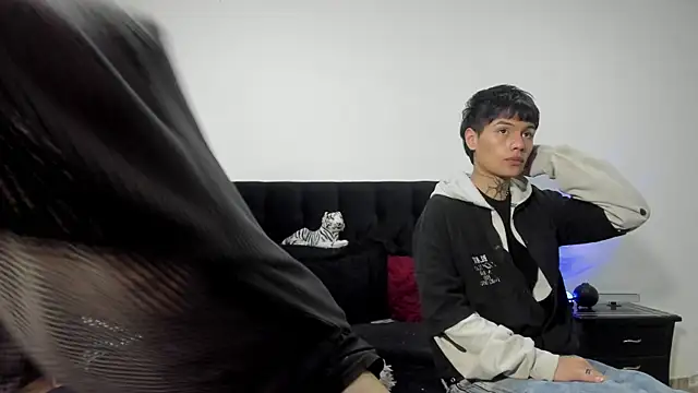 mhatias  online show from 10/28/25, 02:34