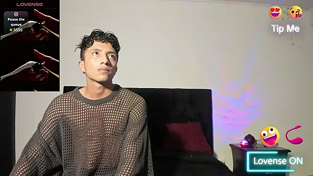 mhatias  online show from 10/25/25, 06:12