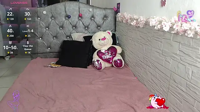 Snapshot of EmilyCoy_ chatting on 07/17/26, 08:22 EmilyCoy online show from 07/17/26, 08:22