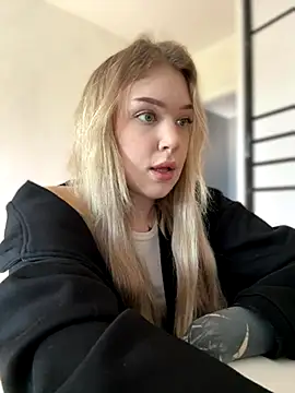 Snapshot of elliss_ chatting on 10/01/25, 08:08 elliss online show from 10/01/25, 08:08