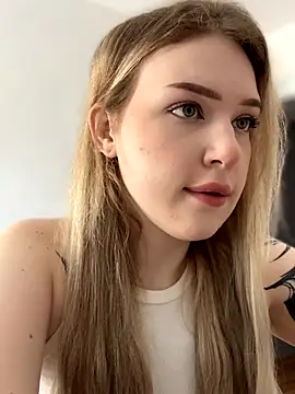 Snapshot of elliss_ chatting on 10/02/25, 06:39 elliss online show from 10/02/25, 06:39