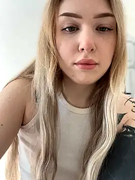 Snapshot of elliss_ chatting on 09/30/25, 07:14 elliss online show from 09/30/25, 07:14