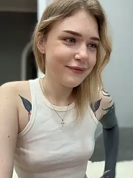 Snapshot of elliss_ chatting on 10/11/25, 07:42 elliss online show from 10/11/25, 07:42