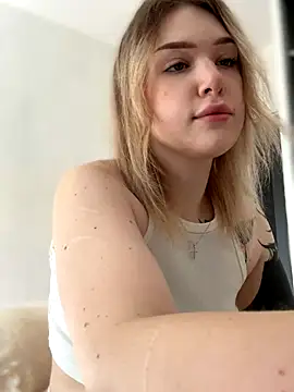 Snapshot of elliss_ chatting on 10/08/25, 07:21 elliss online show from 10/08/25, 07:21