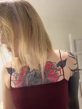 Snapshot of elliss_ chatting on 10/09/25, 08:04 elliss online show from 10/09/25, 08:04