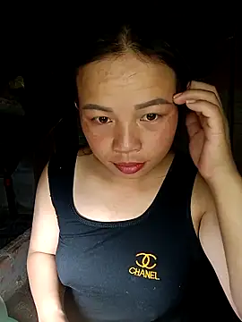 Snapshot of KumChyn chatting on 10/18/25, 11:18 KumChyn online show from 10/18/25, 11:18