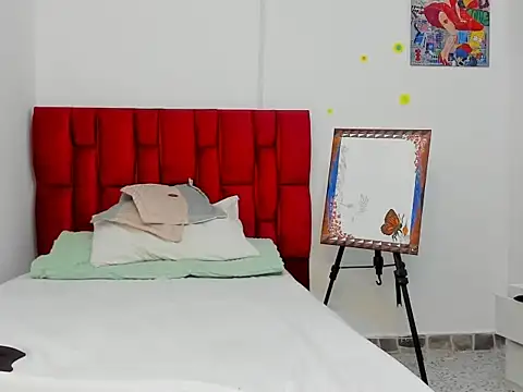 Snapshot of berenicelV chatting on 10/25/25, 11:49 berenicelV online show from 10/25/25, 11:49