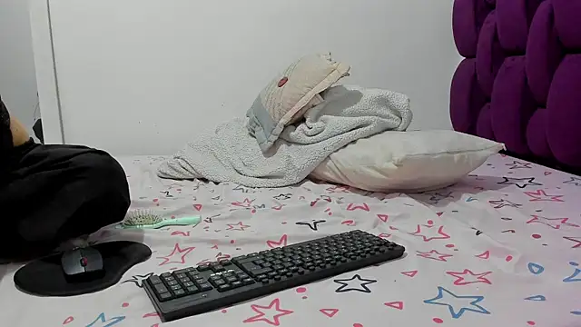 Snapshot of berenicelV chatting on 11/29/25, 04:40 berenicelV online show from 11/29/25, 04:40