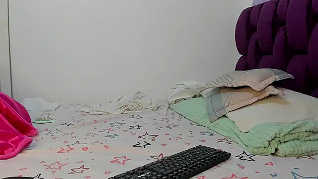 Snapshot of berenicelV chatting on 12/05/25, 07:34 berenicelV online show from 12/05/25, 07:34