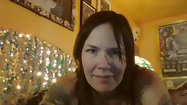 Snapshot of pinkmoonboots chatting on 10/28/25, 03:07 pinkmoonboots online show from 10/28/25, 03:07