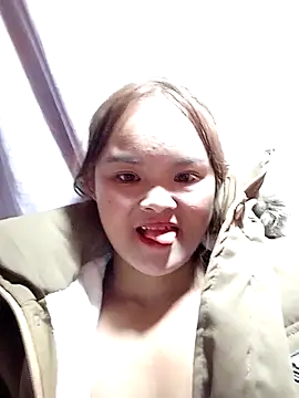 xinhxinhcute online show from 12/04/25, 12:04