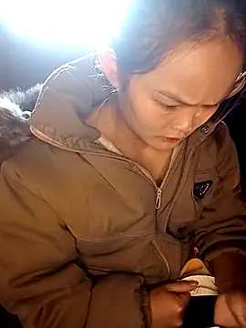 xinhxinhcute online show from 12/18/25, 02:05