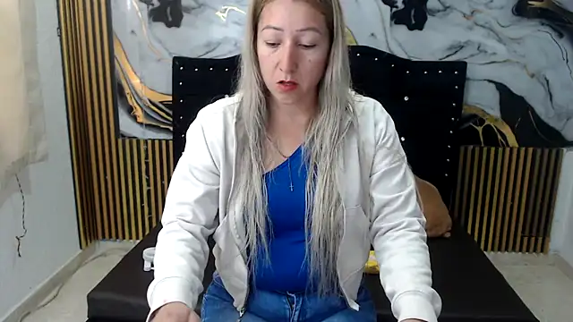 swetchrystal online show from 10/14/25, 04:07