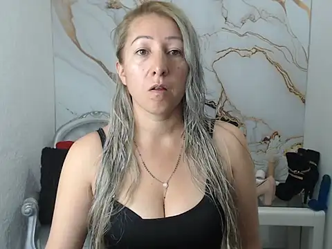 swetchrystal online show from 09/24/25, 12:22