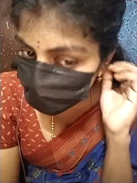 Snapshot of Nithiila chatting on 10/29/25, 08:02 Nithiila online show from 10/29/25, 08:02