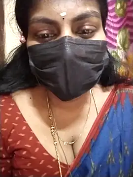 Snapshot of Nithiila chatting on 09/15/25, 07:42 Nithiila online show from 09/15/25, 07:42