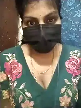 Snapshot of Nithiila chatting on 10/06/25, 01:12 Nithiila online show from 10/06/25, 01:12