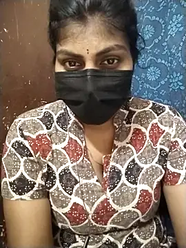 Snapshot of Nithiila chatting on 10/07/25, 10:05 Nithiila online show from 10/07/25, 10:05