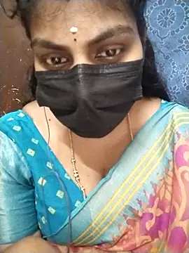 Snapshot of Nithiila chatting on 10/30/25, 07:28 Nithiila online show from 10/30/25, 07:28