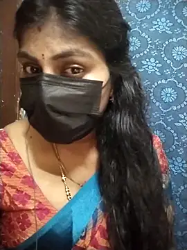 Snapshot of Nithiila chatting on 09/27/25, 10:32 Nithiila online show from 09/27/25, 10:32