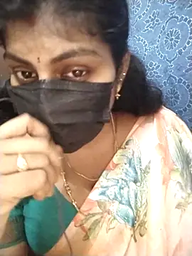 Snapshot of Nithiila chatting on 10/27/25, 06:58 Nithiila online show from 10/27/25, 06:58