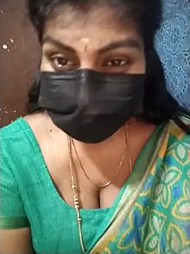 Snapshot of Nithiila chatting on 10/09/25, 04:02 Nithiila online show from 10/09/25, 04:02