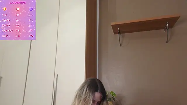 ScarletVerdi online show from 12/01/25, 08:48