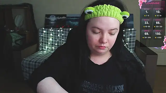 EmillyBones online show from 12/21/25, 08:42