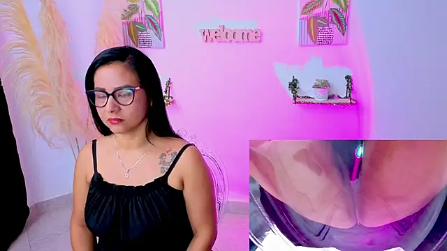 VioletaMedusa online show from 10/15/25, 05:21